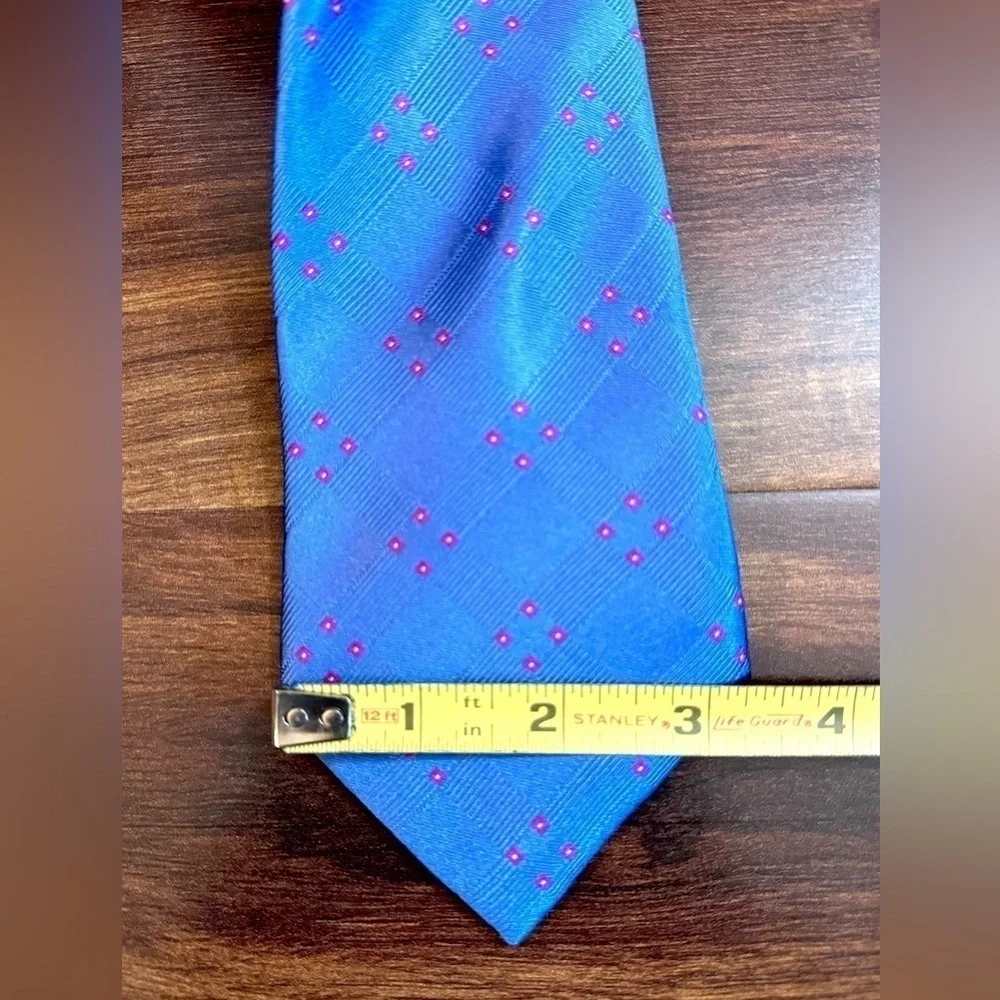 Elegant MICHAEL KORS 100% Silk Blue Jacquard Necktie Like New